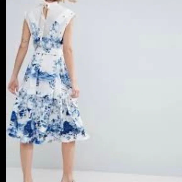 ASOS midi tea dress in China blue print with cotton panel - Picture 3 of 3